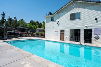 2 Seasonal swimming pools